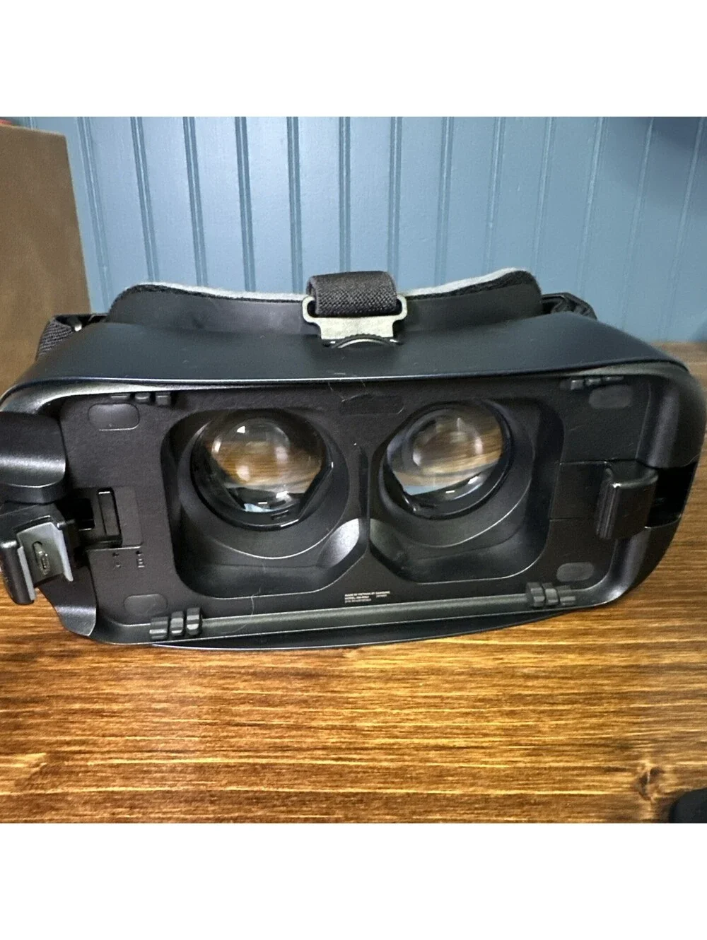Samsung Gear VR SM-R323 Oculus Virtual Reality Headset Blue & Black